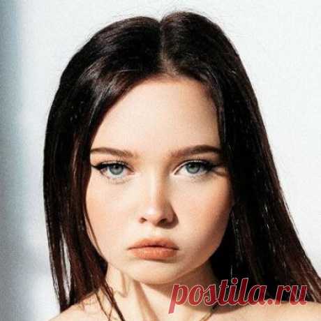 Аня Енина – биография и карьера