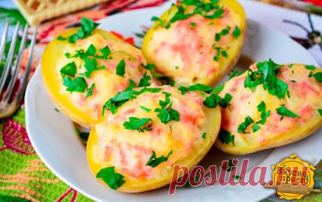 Картофель, фаршированный сыром и колбасой

Запечённый картофель, фаршированный сыром и колбасой, готовится очень просто и из простых продуктов, но результат превзойдет ваши ожидания - блюдо очень аппетитное и вкусное.

 Продукты
Картофель - 3 шт.
Колбаса - 100 г
Сыр твердый - 70 г
Сметана - 50 г
Зелень - по вкусу
Соль - по вкусу
Перец черный молотый - по вкусу
Масло растительное или сливочное - для смазывания формы