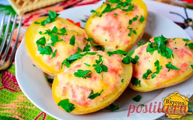 Картофель, фаршированный сыром и колбасой

Запечённый картофель, фаршированный сыром и колбасой, готовится очень просто и из простых продуктов, но результат превзойдет ваши ожидания - блюдо очень аппетитное и вкусное.

 Продукты
Картофель - 3 шт.
Колбаса - 100 г
Сыр твердый - 70 г
Сметана - 50 г
Зелень - по вкусу
Соль - по вкусу
Перец черный молотый - по вкусу
Масло растительное или сливочное - для смазывания формы