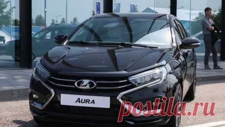 Автомобиль для депутата: почему Lada Aura будет стоить 3 млн рублей и кто ее купит. &quot;АвтоВАЗ&quot; может назначить за свой первый премиальный автомобиль Lada Aura цену в 2,6-3 млн руб. За эту стоимость покупатель получит всего лишь удлиненную версию бюджетной Vesta с несколькими премиальными опциями. Производитель утверждает, что новинка — продукт будущего, а автоэксперты уверены, что Aura — отголосок прошлого. О том, что представляет собой Aura и будут ли ее покупать, — в материале…