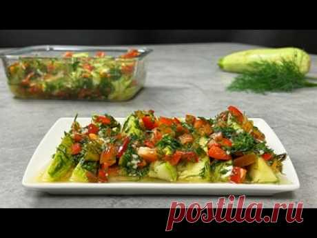 ВКУСНОТА ИЗ КАБАЧКОВ за считанные минуты! Готовлю в сезон почти КАЖДЫЙ ДЕНЬ! Ингредиенты: Кабачки - 3 шт (600 - 700 г) Вода - 1 л Соль - 1 ч.л. Перец красный - 1 шт. Укроп - 50 г Мед - 50 мл Уксус яблочный 6% - 2 ст.л. Соль  - 0,5 ч.л. Растительное масло - 100 мл Острый перец - 2 шт. #закускаизкабачков #кабачки #простойрецепт #сейчасприготовим #рецепты #еда