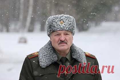 Лукашенко снова пообещал «уйти на покой». Президент Белоруссии Александр Лукашенко пообещал «уйти на покой», если того захотят белорусы. При этом он заверил, что не допустит двоевластия и научит граждан «жить по закону». Политик добавил, что пока не «забронзовел» и способен спокойно выслушивать критику в свой адрес.