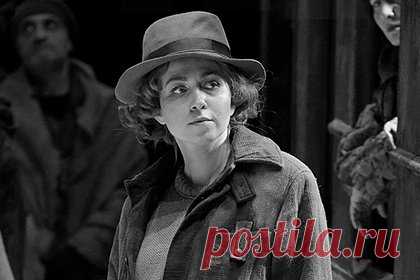 Экс-солистка Большого театра Анна Бондаревская умерла в возрасте 35 лет. Скончалась оперная певица, экс-солистка Большого театра Анна Бондаревская. «Руководство и коллектив Большого театра выражают искренние соболезнования родным и близким покойной», — говорится в сообщении учреждения культуры. Отмечается, что артистка умерла в свой день рождения 22 апреля в возрасте 35 лет.