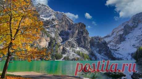Обои: осень, горы, Доломитовые Альпы, дерево, Озеро Браес, Dolomites, озеро, лодки, South