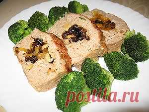 Мясной рулет с фруктами