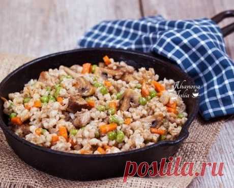 Перловая каша с мясом, грибами и овощами