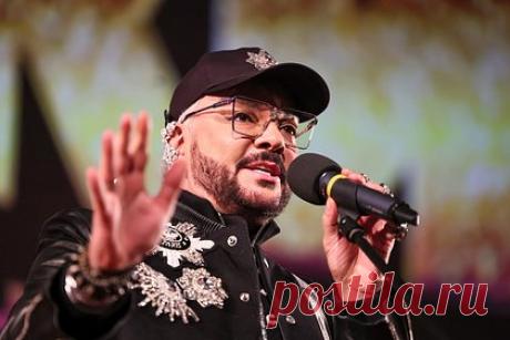 Филипп Киркоров приехал в зону СВО. Российский поп-певец Филипп Киркоров приехал в зону специальной военной операции (СВО) после участия в скандальной вечеринке телеведущей и блогерши Анастасии Ивлеевой. Отмечается, что артист планирует выступить с концертом в Донецкой народной республике (ДНР). Также он может встретиться с участниками СВО.