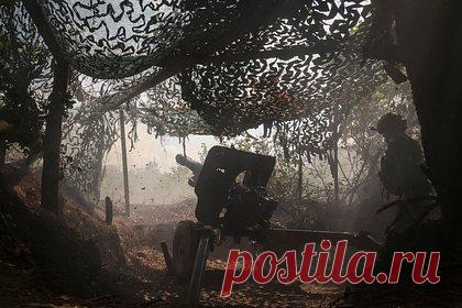 Стало известно об атаке ВСУ на четыре российских села за день. Вооруженные силы Украины (ВСУ) атаковали за день четыре села в Белгородской области. Об этом сообщил Telegram-канал Shot. По их данным, первым попавшим под атаку населенным пунктом стало село Поповка, где беспилотник сбросил взрывчатку. Пограничникам удалось посадить аппарат с помощью средств радиоэлектронной борьбы.