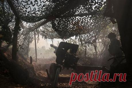 Стало известно об атаке ВСУ на четыре российских села за день. Вооруженные силы Украины (ВСУ) атаковали за день четыре села в Белгородской области. Об этом сообщил Telegram-канал Shot. По их данным, первым попавшим под атаку населенным пунктом стало село Поповка, где беспилотник сбросил взрывчатку. Пограничникам удалось посадить аппарат с помощью средств радиоэлектронной борьбы.