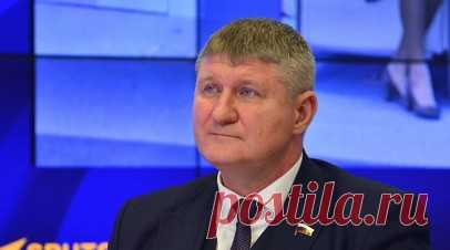 Депутат Шеремет: раздираемому скандалами Евросоюзу не протянуть и года. Депутат Госдумы от крымского региона Михаил Шеремет заявил, что «раздираемому» распрями и скандалами Евросоюзу не протянуть и года. Читать далее