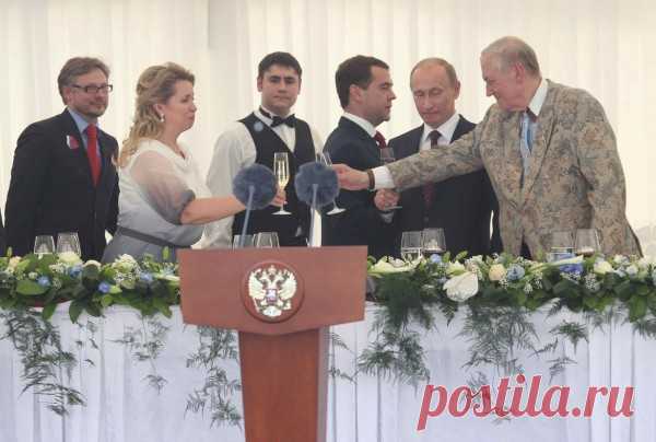 Дмитрий Медведев в День России вручил в Кремле Государственные премии — Российская газета