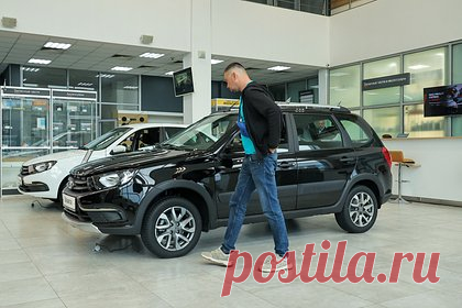 Названы цены новых Lada Granta с «автоматом». Новая Lada Granta с автоматической коробкой переключения передач обойдется на 476 тысяч рублей дороже базовой версии автомобиля. Цены на новинку с «автоматом» назвали на официальном сайте производителя. Стоимость самого дешевого седана с этой опцией начинается от 1,17 миллиона рублей.