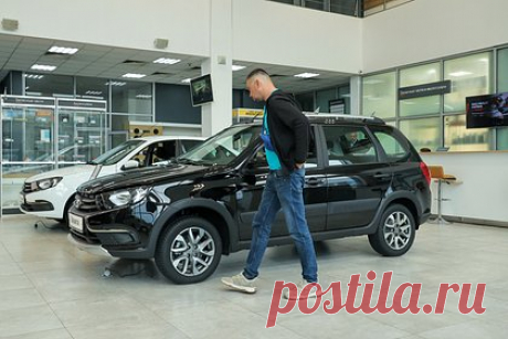 Названы цены новых Lada Granta с «автоматом». Новая Lada Granta с автоматической коробкой переключения передач обойдется на 476 тысяч рублей дороже базовой версии автомобиля. Цены на новинку с «автоматом» назвали на официальном сайте производителя. Стоимость самого дешевого седана с этой опцией начинается от 1,17 миллиона рублей.