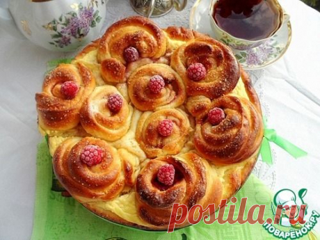 Творожная ватрушка с малиновыми розами - кулинарный рецепт