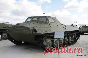 Плавающий гусеничный транспортёр-тягач ГТ-Т Гусеничный транспортер-тягач, известный также под обозначением «Изделие 21», был создан в СССР в конце 1950-х годов и широко использовался в Советской Армии и в народном хозяйстве. Начало серийного производства ГТ-Т стало причиной прекращения разработки в Советском Союзе ряда колесных вездеходов...