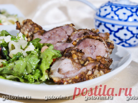 Мясные рулетики в арахисовой панировке. Рецепт с фото Рецепт приготовления рулетиков из свиной шейки в хрустящей ореховой панировке. Готовить рулетики надо очень быстро, чтобы орехи не успели пригореть. На гарнир можно подать салат из свежих овощей.