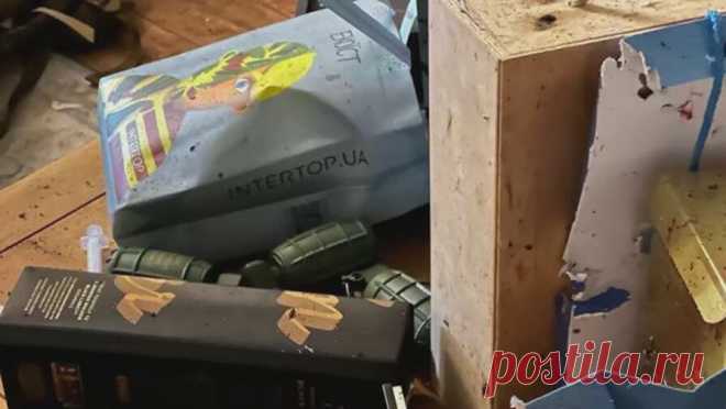 Жена погибшего помощника Залужного заявила, что взрыв произошел в пакете с подарками. Жена погибшего в результате взрыва помощника главнокомандующего Вооруженными силами Украины (ВСУ) Геннадия Честякова заявила, что взрывное устройство сдетонировало, когда ее муж открыл пакет с подарками. Об этом сообщает украинский ...