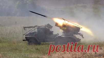 Российские военнослужащие уничтожили украинское подразделение и разбили БМП в курском приграничье. Минобороны России сообщило, что разведывательное подразделение группировки войск «Север» с помощью БПЛА обнаружило бронированную машину ВСУ в приграничье Курской области. Затем по тяжёлой технике противника нанесли удар барражирующим боеприпасом «Ланцет». Также ведомство опубликовало кадры боевой работы расчётов РСЗО «Град», которые уничтожили подразделение украинских боевиков, прячущихся в…