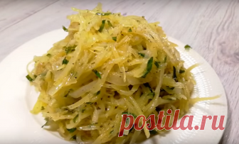 Вкуснейший салат из картофеля по-корейски Салат получается сочным и слегка остреньким. Это прекрасная закуска будет уместна как на праздничном, так и на повседневном столе. Готовится салат просто и из очень доступных продуктов. Рецепт постный…