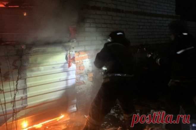 В результате взрыва газовоза в Улан-Баторе погибло шесть человек. Огонь перекинулся на соседний дом.