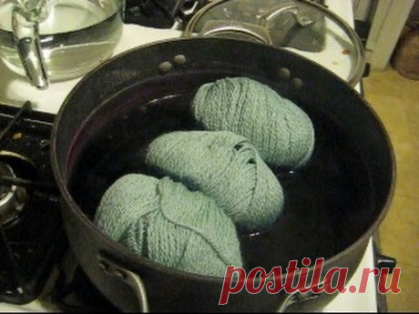 Dyeing Experiment: Partially Submerging Balls of Yarn in a Dyebath - YouTube