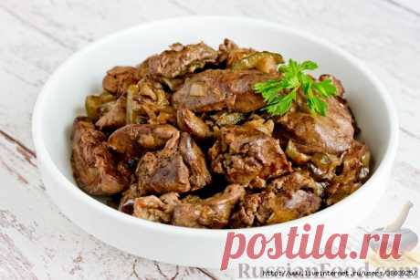 Жареная куриная печень с луком и солёными огурцами - оригинально, и в то же время просто