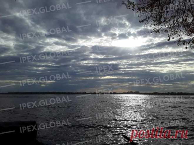 Изображение Река и небо — купить права на использование  | IPEX