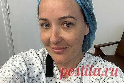 Стеснявшаяся покидать дом из-за размера лба женщина показала лицо после его уменьшения