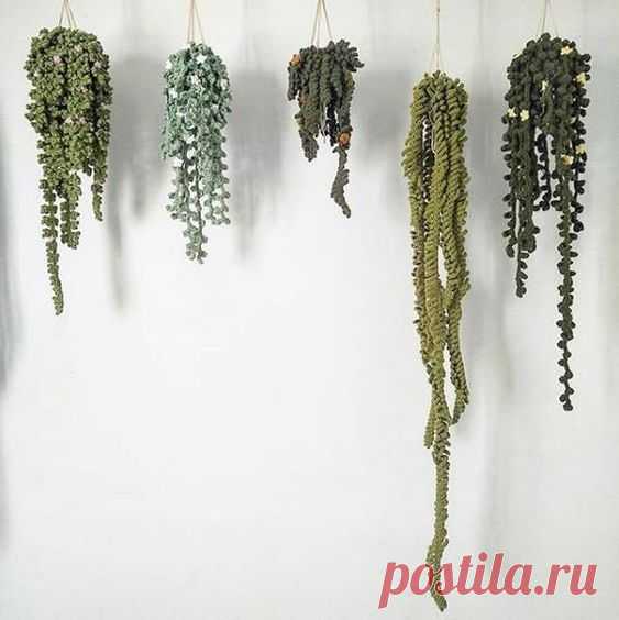 PATTERN ONLY Instructions for the 5 pictured vines, from START to FINISH, including: • Dirt ball • Leaf types • Flowers + berries • Macramé hanger Assumes basic crochet experience. Uses ONLY the…