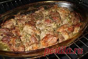 Нежнее мяса вы не пробовали — ароматное вкусное мясо по-грузински! Это ни чем не хуже шашлыка на природе — мясо в духовке или мясо по-грузински! Давно искала такой рецепт, мясо получилось сочное и мягкое…Грузинская кухня — кладезь удачных рецептов приготовления мяса. Это касается не только шашлыка, но и других мясных блюд, которые готовятся дома.Предлагаем