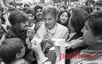 "Аве мне!" Как француз Ален Делон похитил сердца советских зрителей. 8 ноября артисту исполнилось бы 90 лет. Вспоминаем его путь и историю любви с Россией