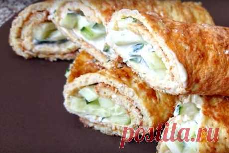 Вкусное блюдо к завтраку за 15 минут - Вкусные рецепты - медиаплатформа МирТесен Завтрак должен быть сытным и вкусным. И наш рецепт именно такого блюда. Оно готовится довольно просто и понравится любителям плотных завтраков. Необходимые продукты 120 грамм фарша 3 куриных яйца 70 грамм сыра соль, перец по вкусу зелень растительное масло 1 огурец 2 столовые ложки сметаны укроп