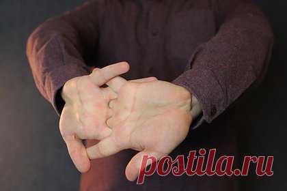 Врач развеял распространенный миф о хрусте в суставах. Врач Сергей Агапкин в эфире программы «О самом главном» на канале «Россия 1» развеял распространенный миф о хрусте в суставах. Специалист заявил, что хруст не вреден для суставов. «На самом деле, хруст — это норма, так как является высвобождением растворенных в суставной жидкости газов», , — пояснил он.