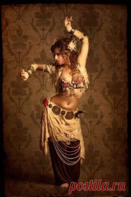 Belly dancer