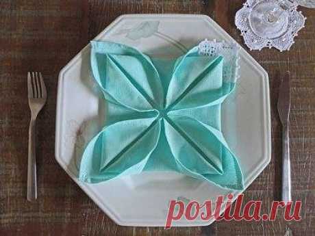 Складываем салфетку - снежинку
