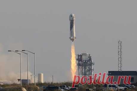 США завершили расследование неудачного пуска New Shepard. Федеральное управление авиации США завершило расследование состоявшегося в сентябре 2022 года неудачного пуска суборбитального корабля New Shepard компании Blue Origin. Об этом сообщает SpaceNews. Причиной нештатной ситуации с кораблем регулятор назвал «конструкционный отказ сопла двигателя [BE-3PM]».
