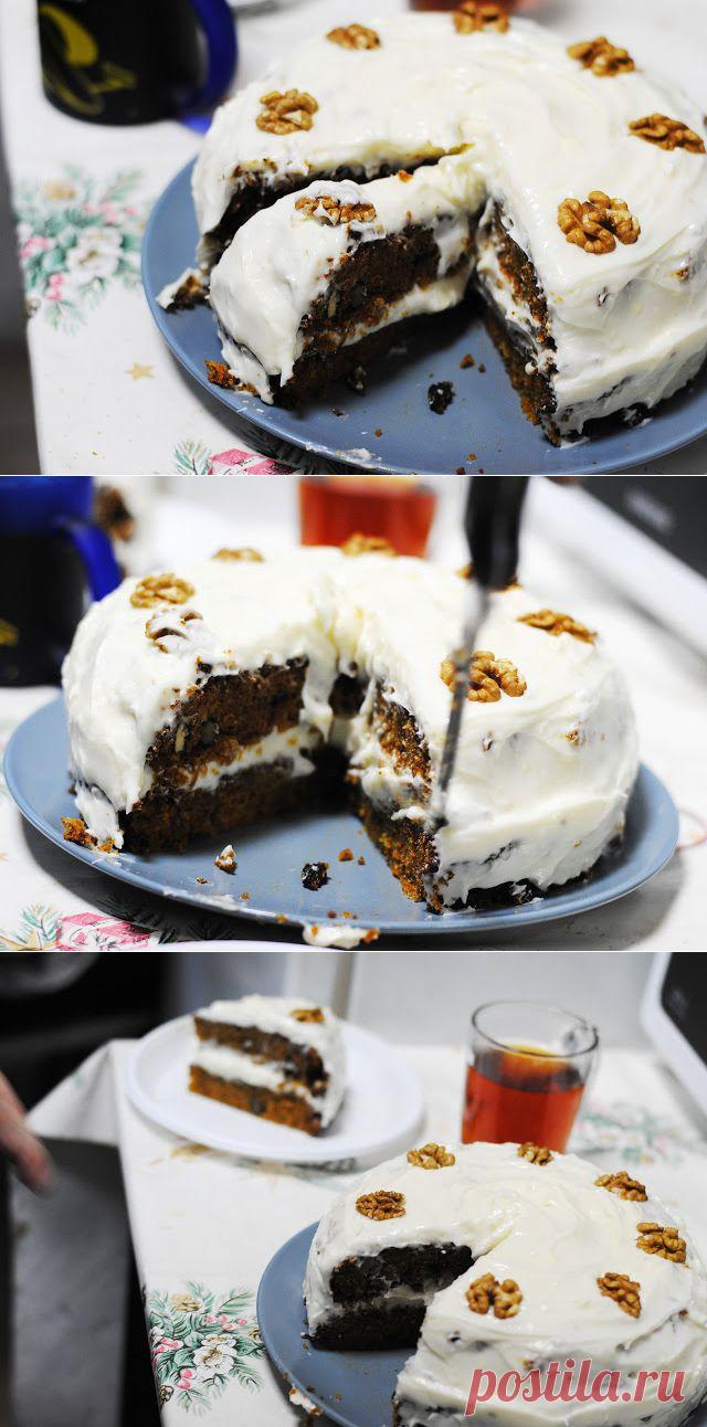 Морковный торт с кремом из сливочного сыра..