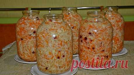 Рецепты очень вкусной хрустящей квашеной капусты на зиму в 3-ех литровых банках: выбор и подготовка капусты и тары для заготовок, как правильно заквасить капусту в банках по классическому рецепту, вариации рецепта, хранение банок.