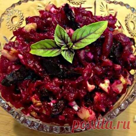 Салат со свеклой и черносливом