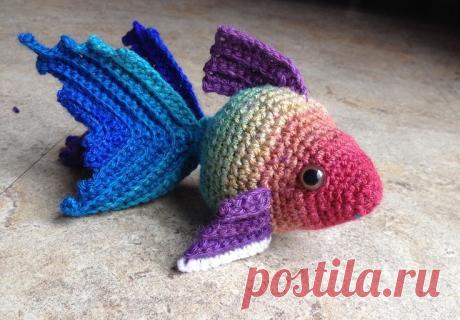Fancy Goldfish Amigurumi pattern by Kate Wood