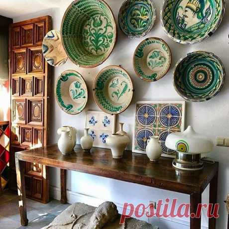 Love a green wall 💚 
Thank you @bygloriagonzalez for sharing the very beautiful pieces housed by @volubilis_art in Marbella. .
.
.
.
#bonadealoves #spanishcraftsmanship #madeinspain #spanishantiques #artesaniaespañola #antiques #marbella #lebrillos #ceramicart #ceramicapopular #decoracion #greenceramics #greeninteriors #interiorinspiration #spain #moreismore #bonadeaofficial