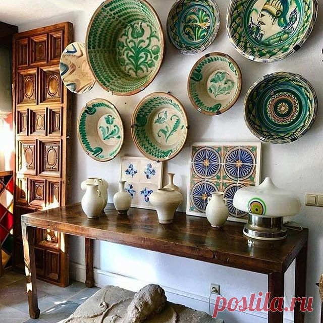 Love a green wall 💚 
Thank you @bygloriagonzalez for sharing the very beautiful pieces housed by @volubilis_art in Marbella. .
.
.
.
#bonadealoves #spanishcraftsmanship #madeinspain #spanishantiques #artesaniaespañola #antiques #marbella #lebrillos #ceramicart #ceramicapopular #decoracion #greenceramics #greeninteriors #interiorinspiration #spain #moreismore #bonadeaofficial
