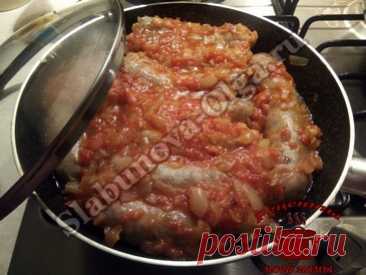 Домашние колбаски, тушеные в томатном соусе. Рецепт. Фото