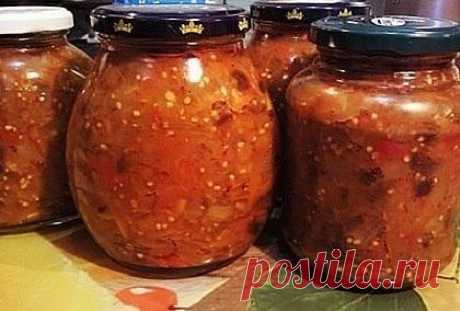 Вкусная икра  из баклажанов 
Для приготовления понадобится:
• Баклажаны - 3 кг.;
• Помидоры - 1,5 кг.;
• Лук репчатый - 1 кг.;
• Морковь - 1 кг.;
• Перец болгарский сладкий - 1 кг.;
• Острый перчик - 2 стручка (или по вкусу);
• Соль - 3 столовые ложки без горки;
• Сахар - 1 столовая ложка без горки;
• Растительное масло - 350-400 мл.
Приготовление: 
1. Нарезанные кубиками баклажаны посолить и залить водой, чтобы баклажаны были полностью покрыты. Оставить на 40 минут. 
2. Репчатый лук очистит