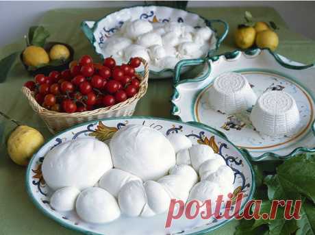 Несколько безупречных рецептов с Моцареллой Моцарелла (Mozzarella) – это мягкий молодой сыр из южной Италии. В местной кухне моцарелла чаще всего используется в пицце, свежих салатах, закусках (капрезе), запеканках, лазанье и пасте.
Без этого с…