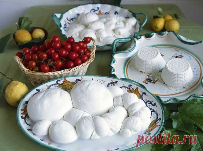 Несколько безупречных рецептов с Моцареллой Моцарелла (Mozzarella) – это мягкий молодой сыр из южной Италии. В местной кухне моцарелла чаще всего используется в пицце, свежих салатах, закусках (капрезе), запеканках, лазанье и пасте.
Без этого с…