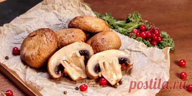 Шампиньоны на гриле с чесноком, луком и бальзамическим уксусом: рецепт - Лайфхакер Попробуйте приготовить аппетитные шампиньоны на гриле или мангале по этому рецепту. Простой марианд для грибов сделает их вкус ярким и интересным.