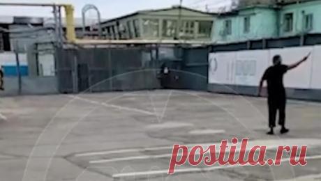 Снайперы ликвидировали заключенных, захвативших заложников в ИК-19. Снайперы Росгвардии по Волгоградской области нейтрализовали четверых заключенных, взявших в заложники сотрудников исправительной колонии N19, заложники освобождены. Об этом сообщает пресс-служба ведомства. &quot;Снайперы спецподразделений ...