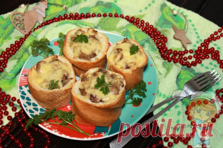 Грибные пеньки из багета, рецепт быстрой закуски с шампиньонами Готовим грибные пеньки - хрустящие корзинки из багета, наполненные до верха жареными грибами. Закуска запекается под соблазнительной сырной шапочкой.
