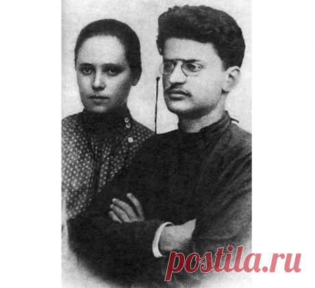 Лев Бронштейн со своей первой супругой Александрой Соколовской. Жену с детьми он бросил в Сибири, в Париже, опьяненный свободой, увлекся молодой революционеркой Натальей Седовой.